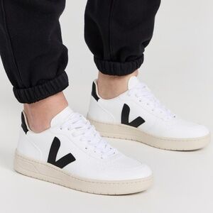 Veja V-10 Sneakers women’s size 9